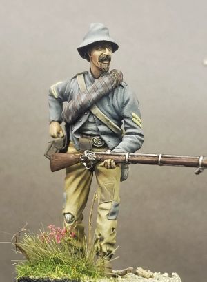 S2KW5439 - Confederate infantryman reaching for cartridge